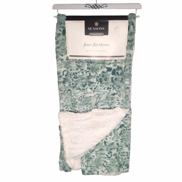 Faux Fur Green White Plush Throw Blanket 50" X 60" Cozy Winter - Picture 4 of 10